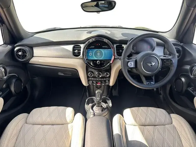 Usado Mini Cooper Exclusive 134 HP (98 kW) 2023 Preto Citadino