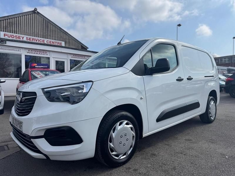 Used Vauxhall Combo Sportive 100 HP (73 kW) 2020 White MPV