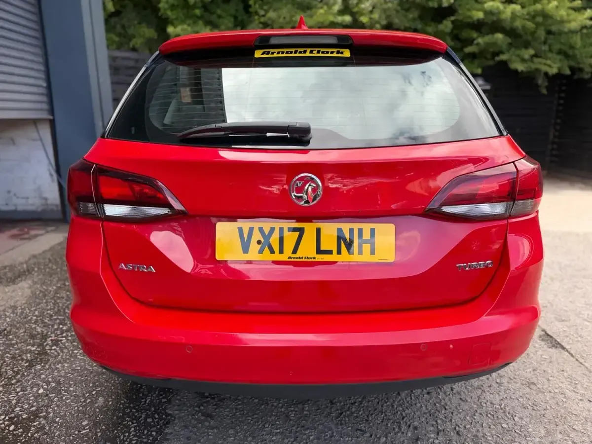 Used Vauxhall Astra Elite 150 HP (110 kW) 2017 Red Estate