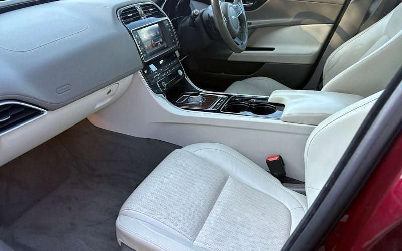 Used Jaguar XE Portfolio 241 HP (177 kW) 2015 Red Sedan