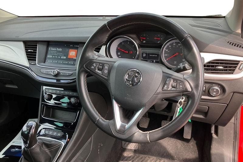 Used Vauxhall Astra SRi 122 HP (89 kW) 2020 Red Hatchback