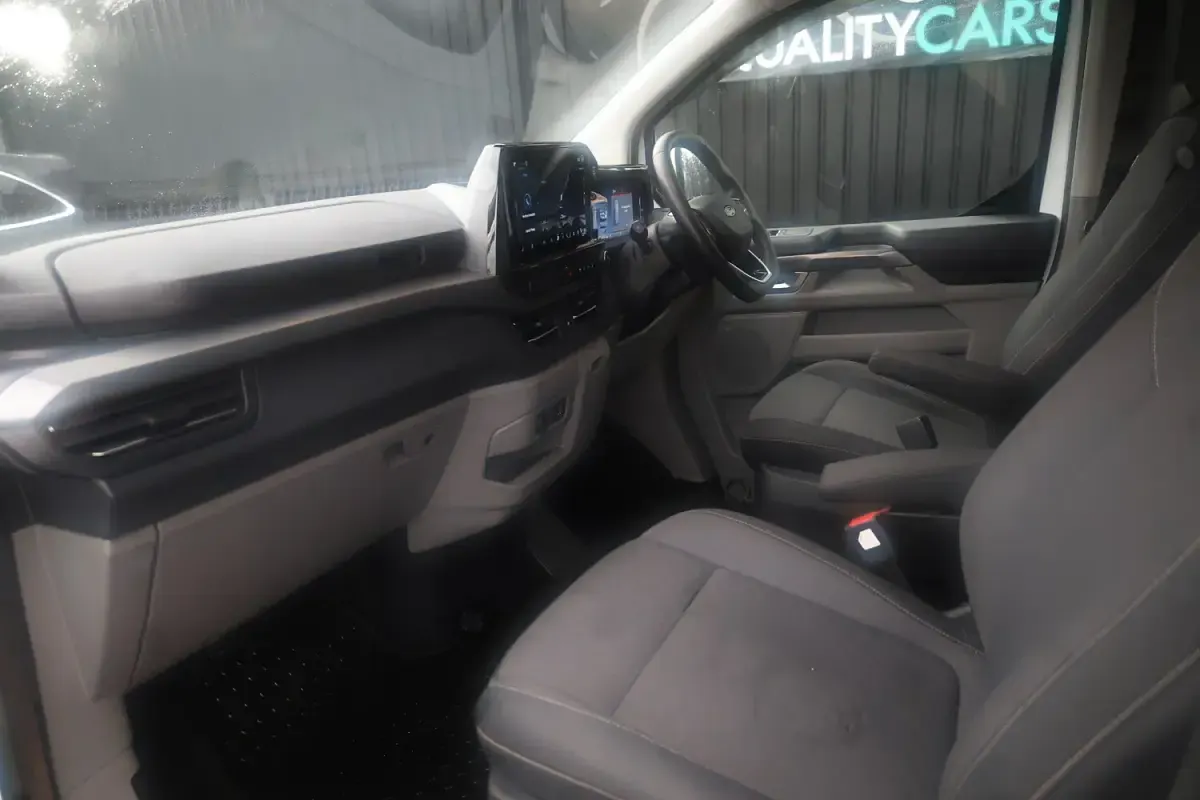 Używany Ford Tourneo Titanium 170 KM (125 kW) 2024 Biały Minivan