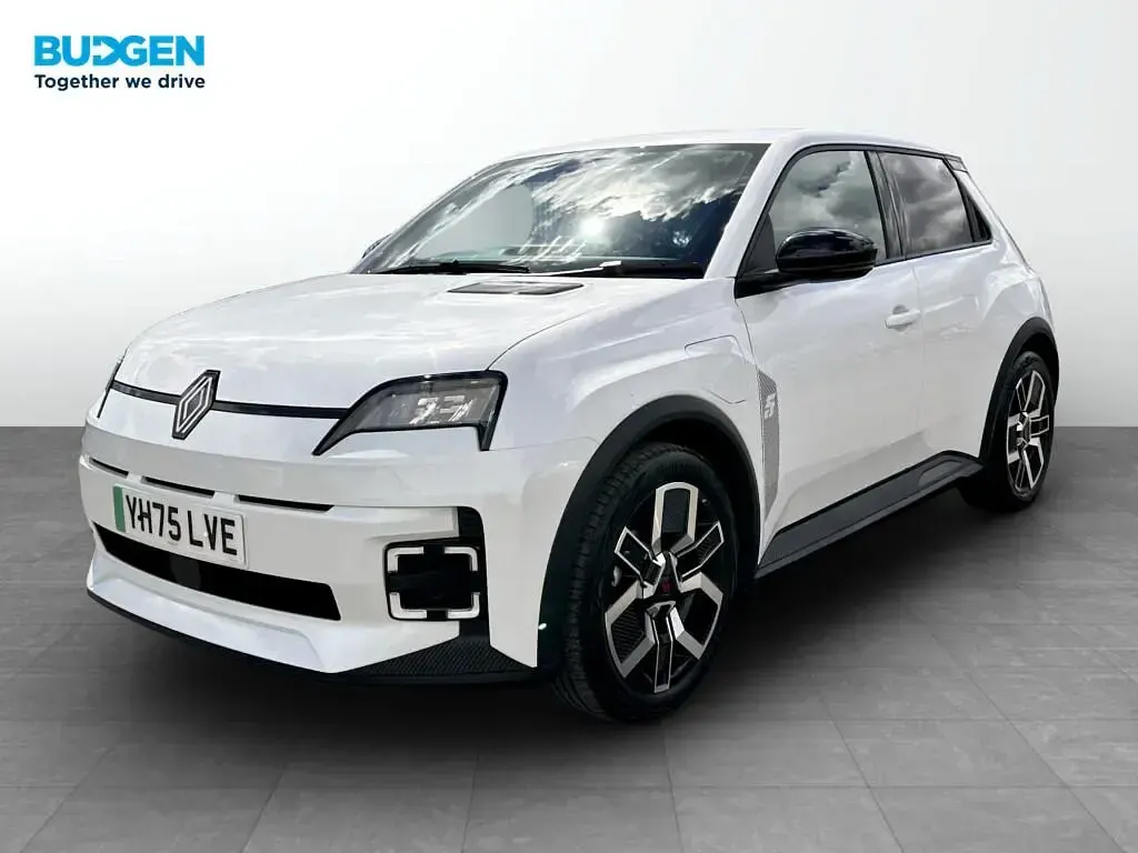 Used Renault 5 E-Tech Komfort 2025 White Hatchback