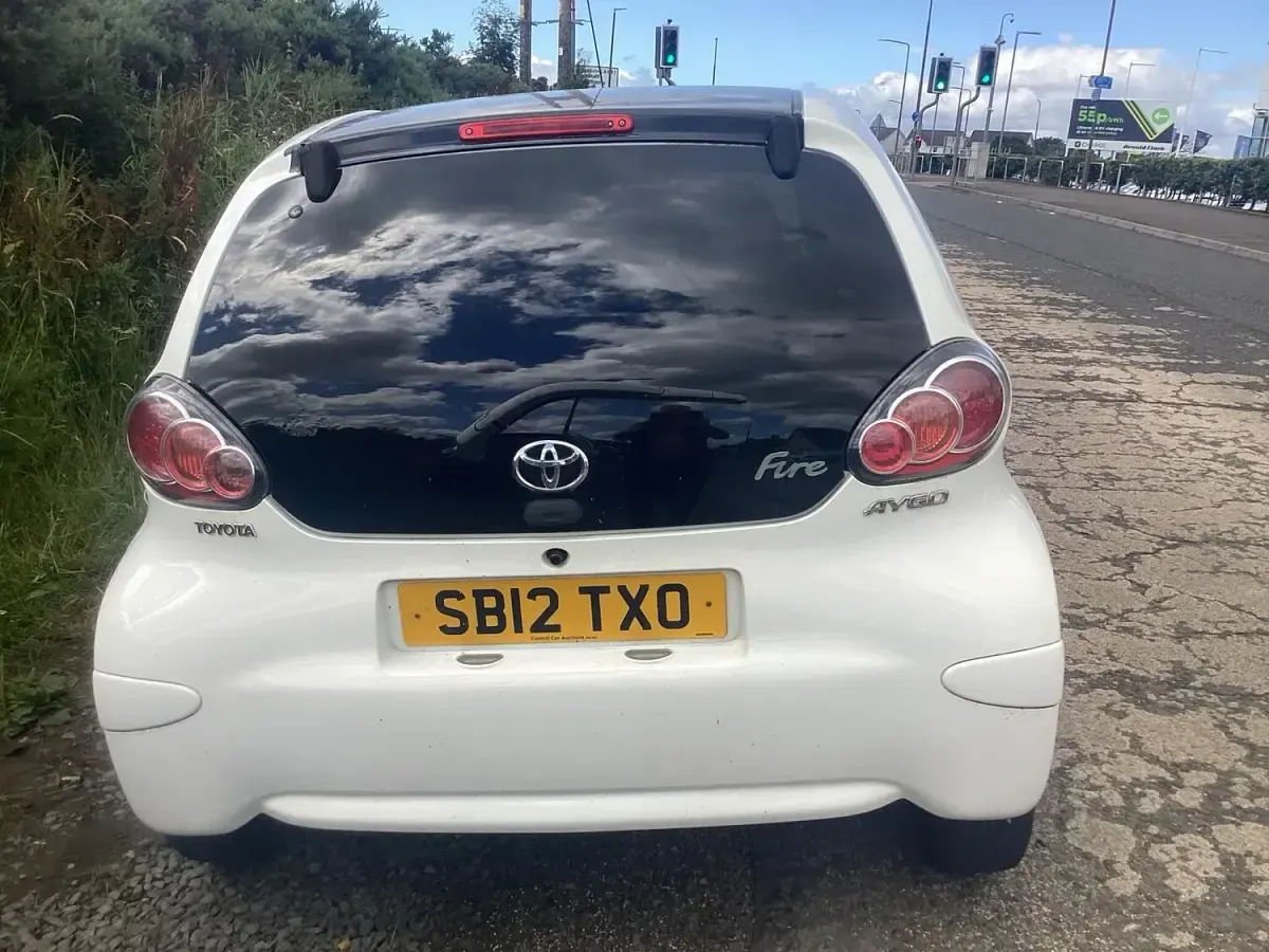 Used Toyota Aygo 68 HP (50 kW) 2012 White Hatchback