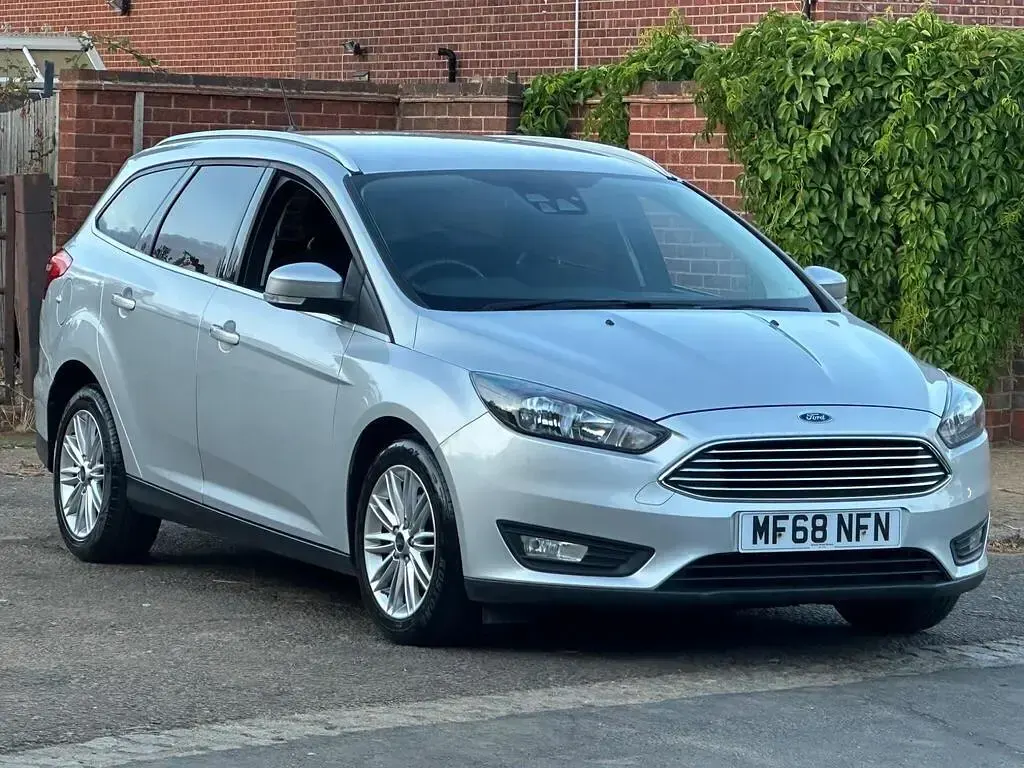 Used Ford Focus Zetec 100 HP (73 kW) 2018 Silver Estate