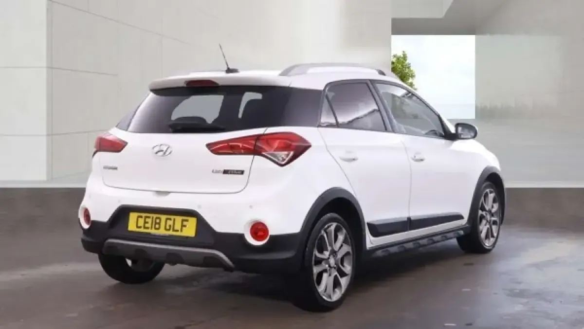 Used Hyundai i20 Active 100 HP (73 kW) 2018 White Hatchback