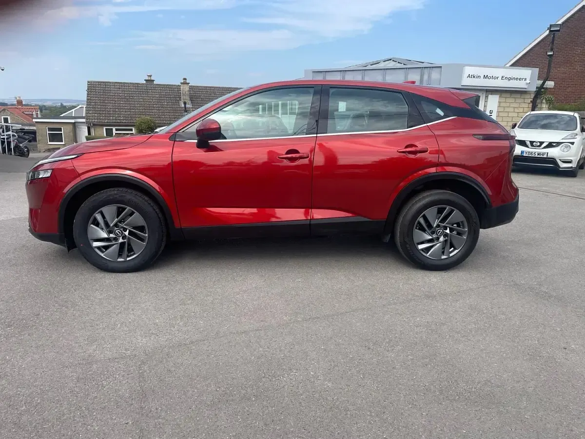 Used Nissan Qashqai Acenta Premium 140 HP (102 kW) 2023 Red SUV