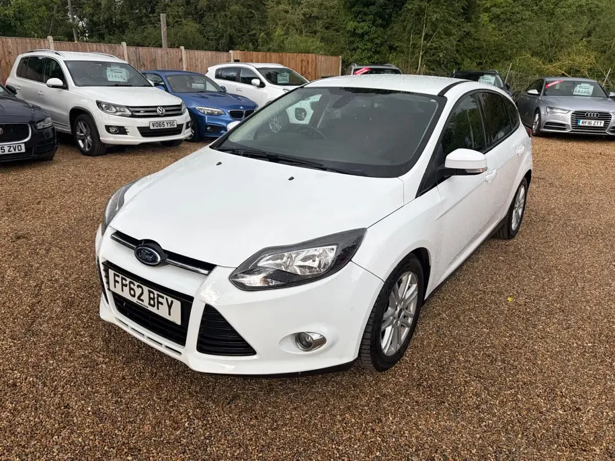 Used Ford Focus Titanium 115 HP (84 kW) 2012 White Hatchback