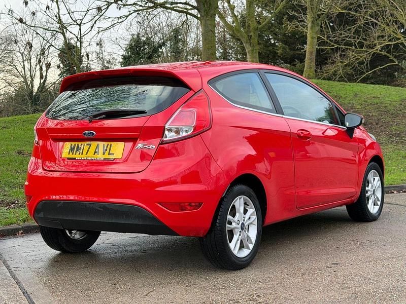 Used Ford Fiesta Zetec 82 HP (60 kW) 2017 Red Hatchback