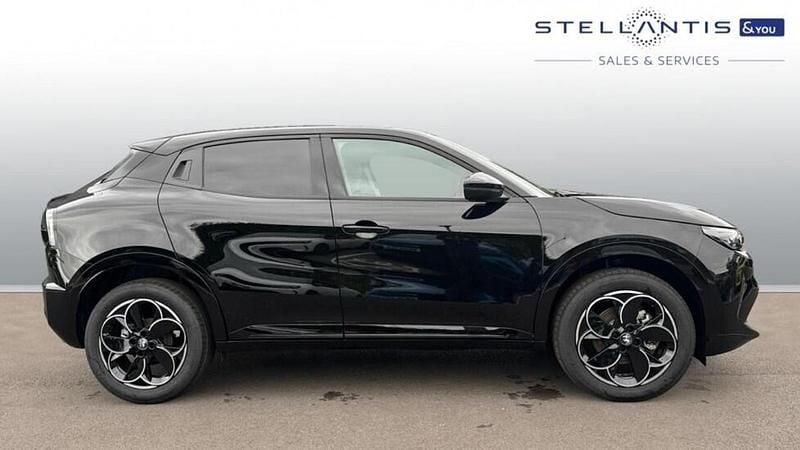 Black New 2025 Alfa Romeo Junior SUV | £24,366 (Good price) - Image 1/4