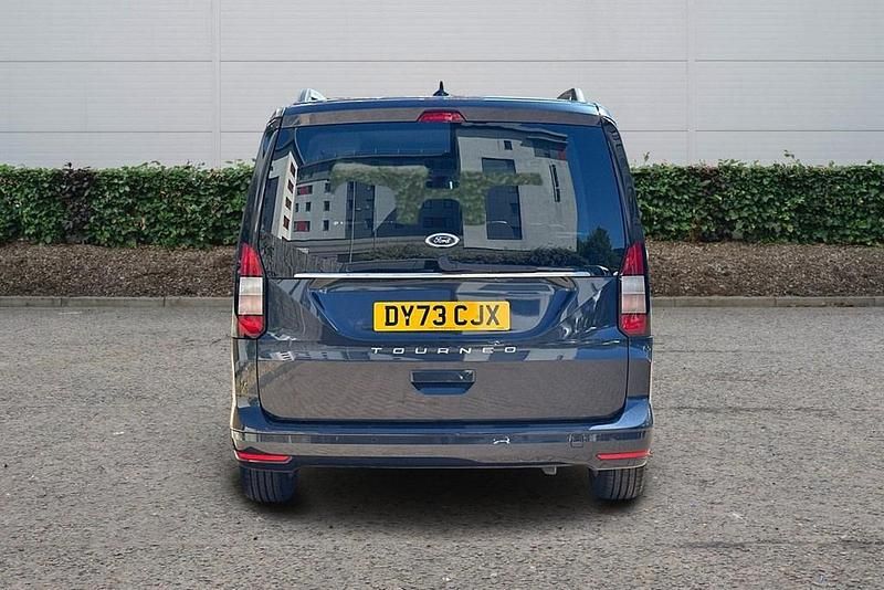 Usado Ford Tourneo Titanium 2023 Azul Familiar