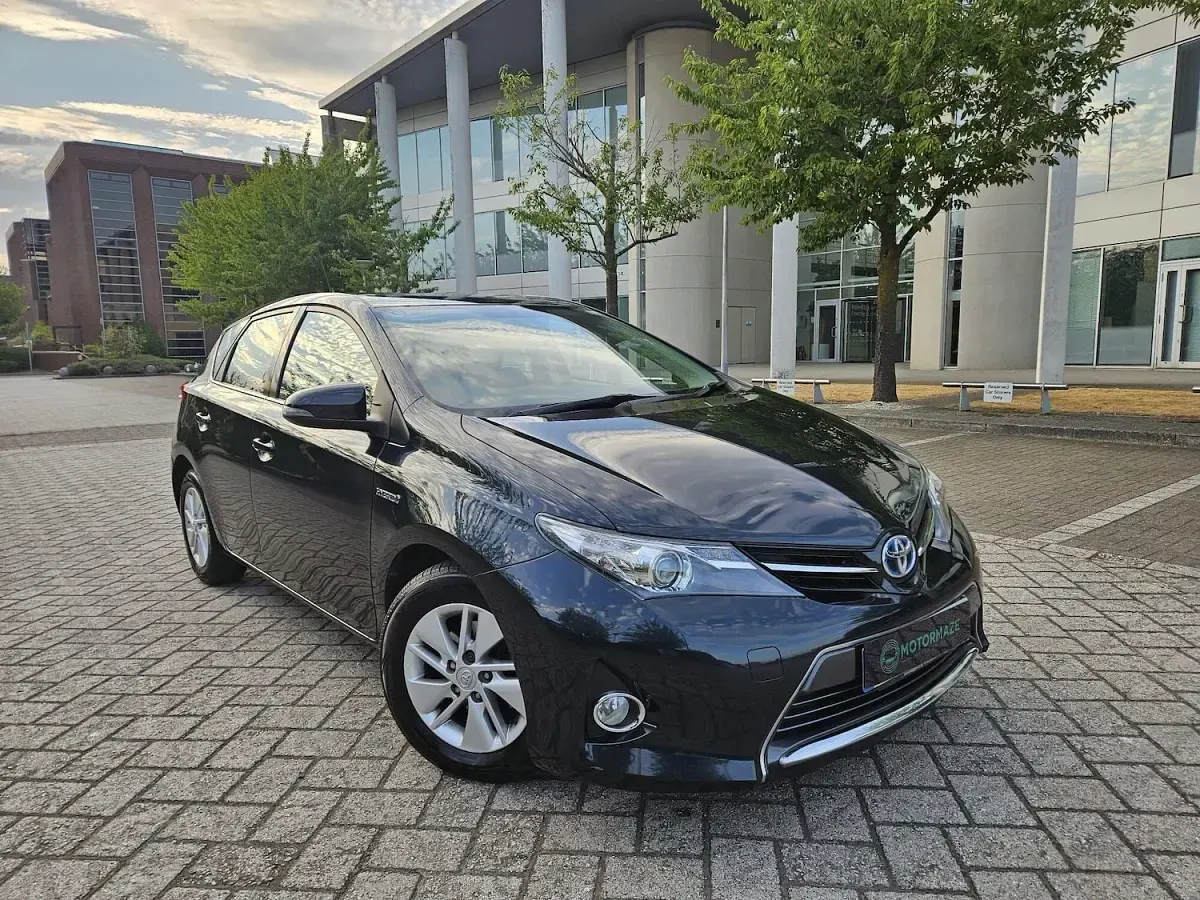 Used Toyota Auris Hybrid 136 HP (100 kW) 2014 Hatchback