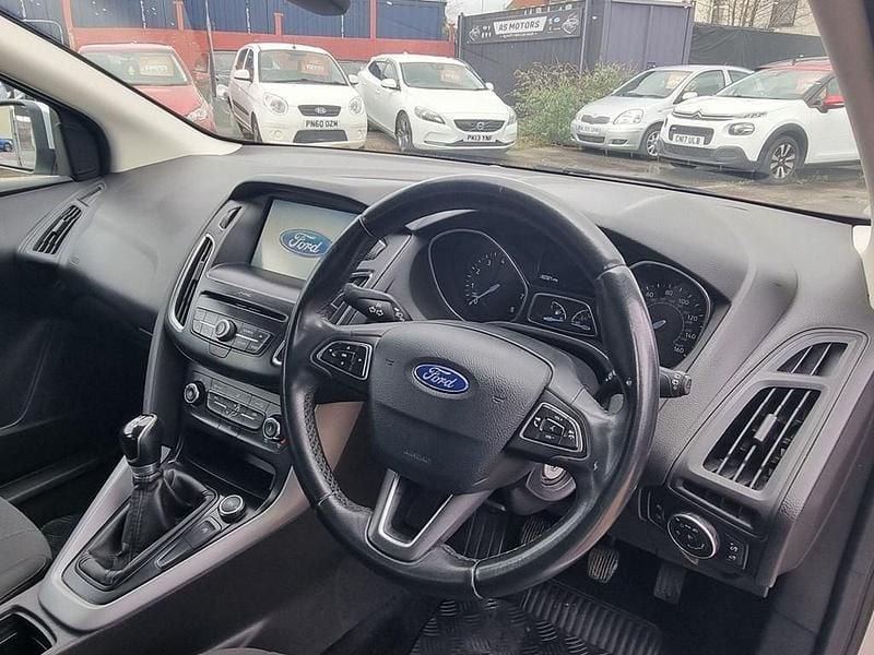 Usado Ford Focus Zetec 2016 Prateado Citadino