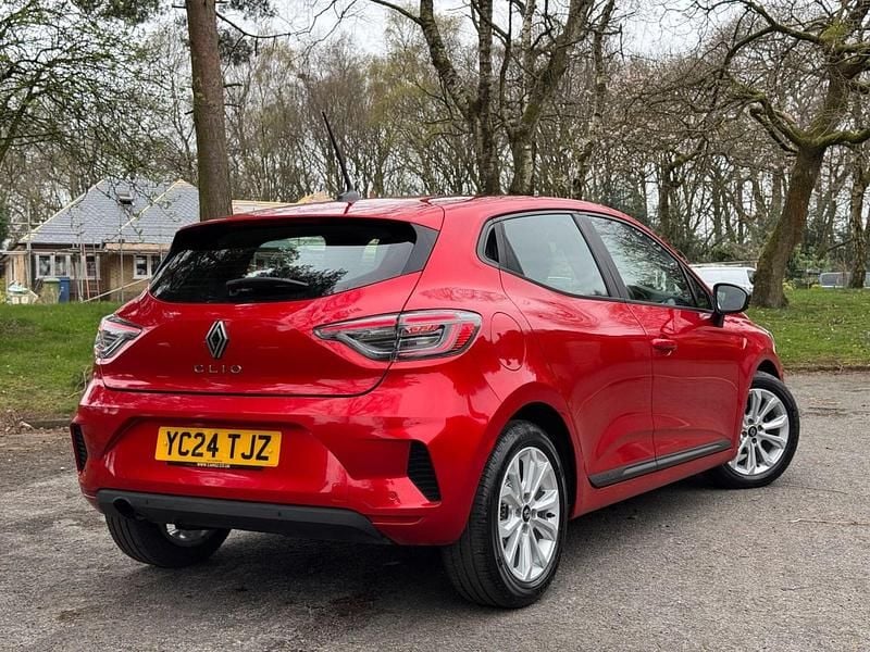 Used Renault Clio V Evolution 90 HP (66 kW) 2024 Red Hatchback