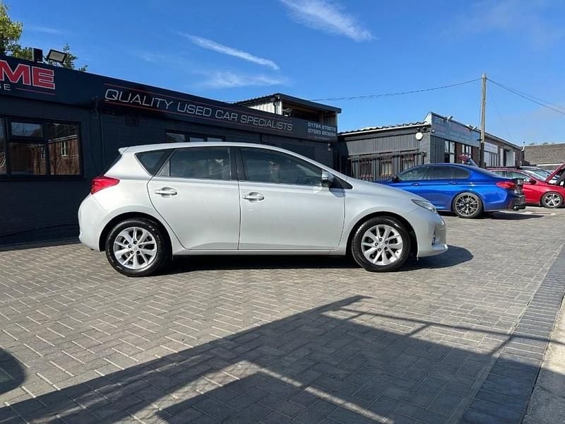 Usado Toyota Auris 2014 Prateado Citadino