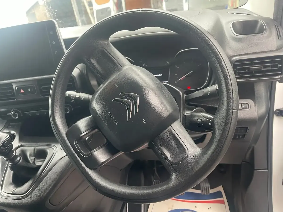 Used Citroën Berlingo 100 HP (73 kW) 2021 White MPV