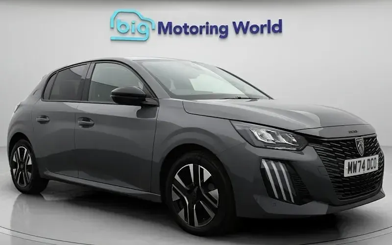 Used Peugeot 208 Allure 101 HP (74 kW) 2024 Hatchback