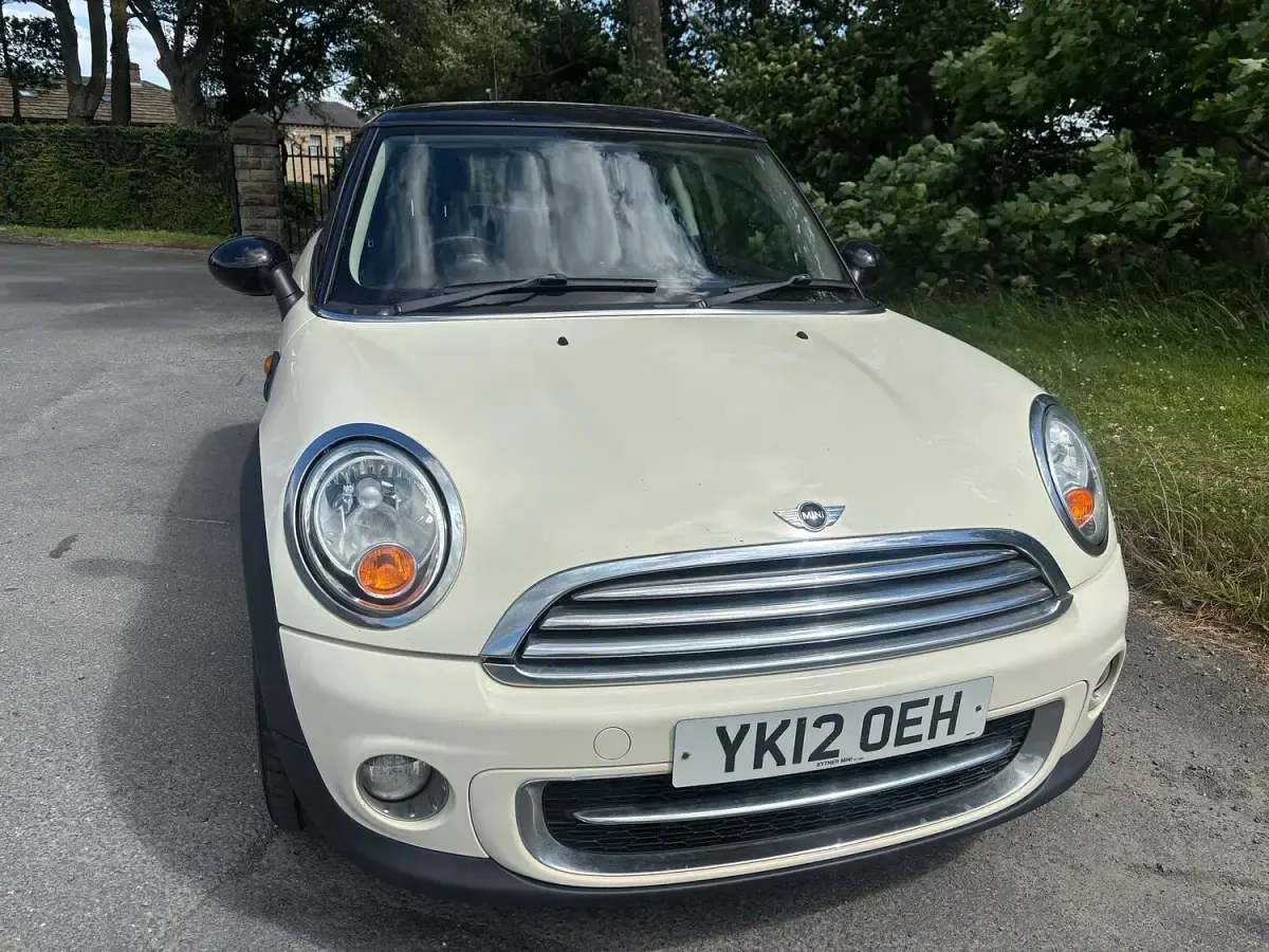 Used Mini Cooper D Hatch 112 HP (82 kW) 2012 White Hatchback