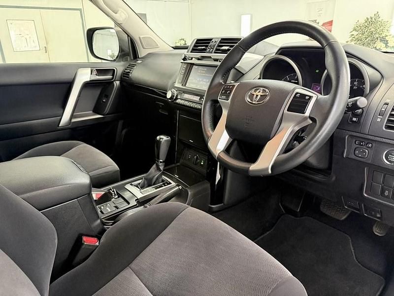 Used Toyota Land Cruiser Active 177 HP (130 kW) 2016 Silver SUV