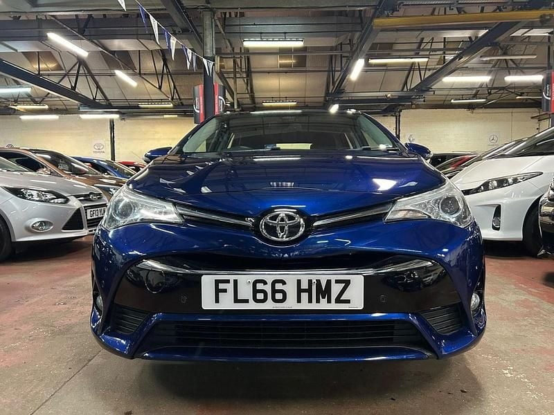 Used Toyota Avensis Business Edition 147 HP (108 kW) 2016 Blue Estate