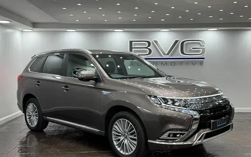 Usado Mitsubishi Outlander P-HEV 177 HP (130 kW) 2019 Carrinha