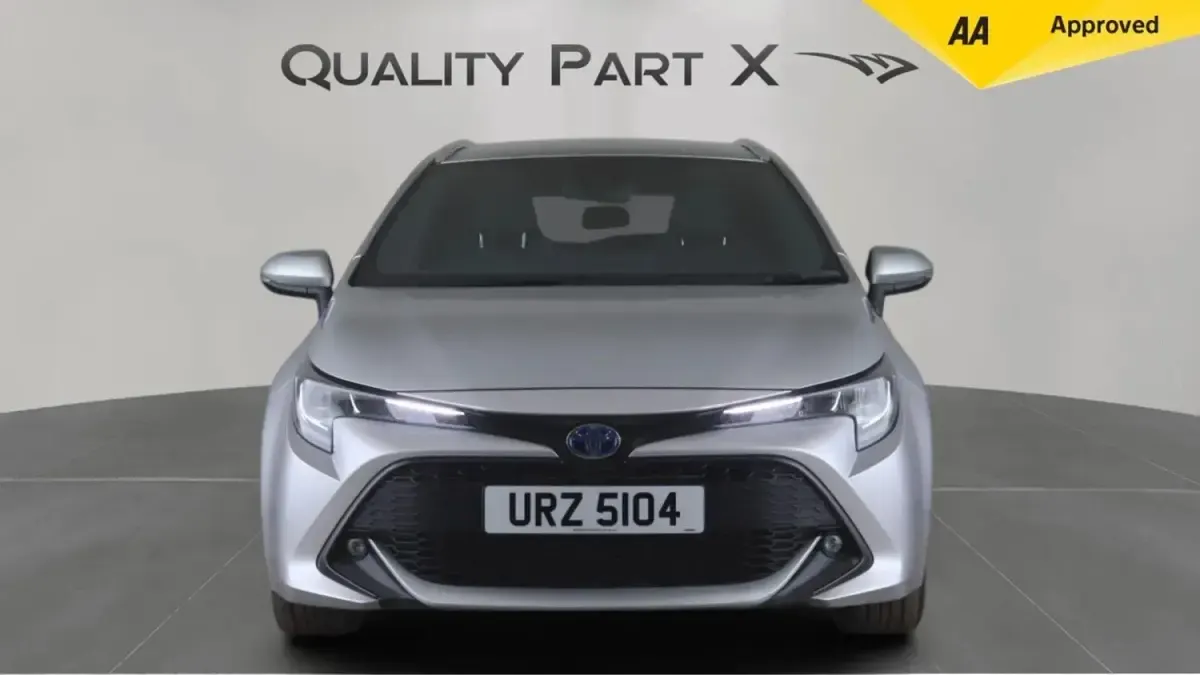 Usado Toyota Corolla 2023 Plateado Familiar