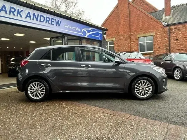 Used Kia Rio 98 HP (72 kW) 2017 Grey Hatchback