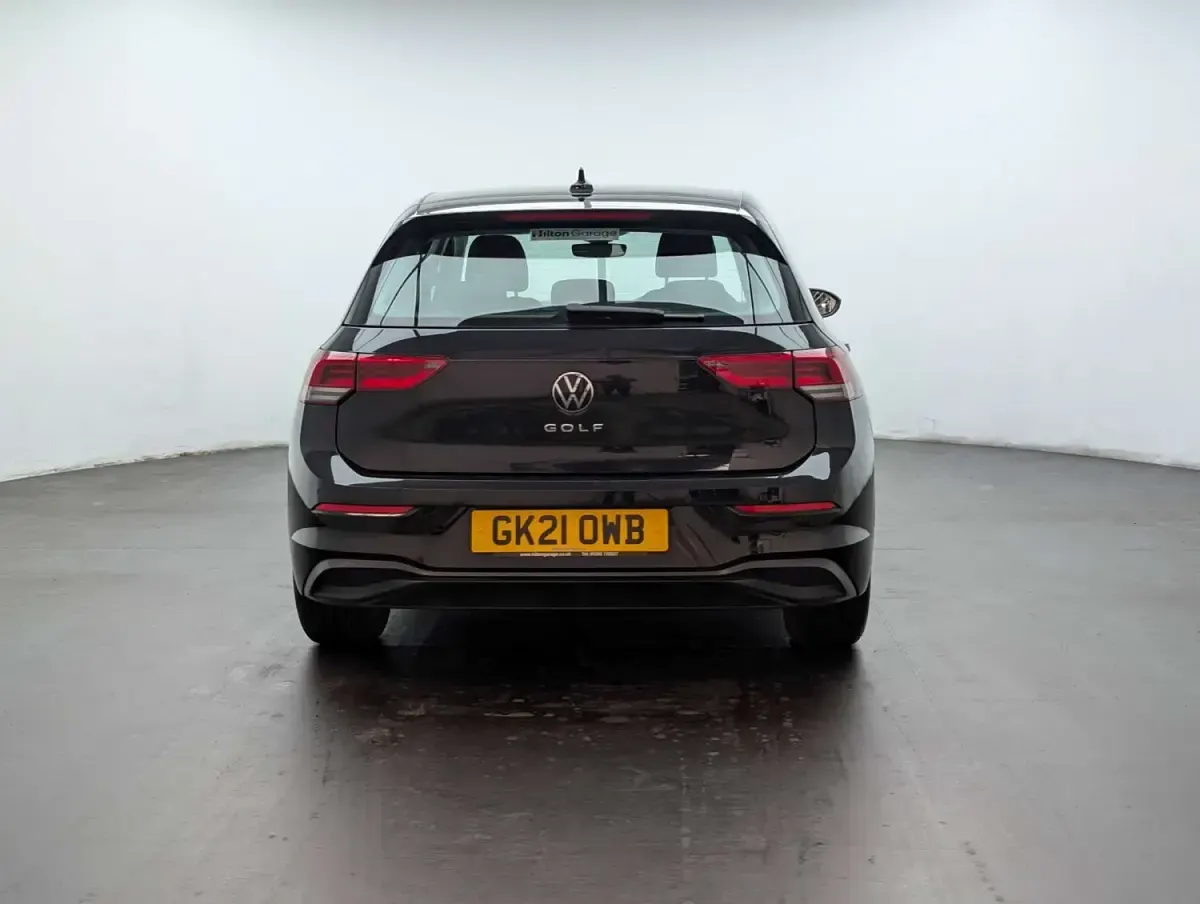 Usado VW Golf VII Life 130 CV (95 kW) 2021 Negro Utilitario