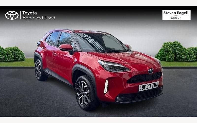 Used 2025 Toyota Yaris Hybrid Design Estate | £21,237 (Good price) - Image 1/4