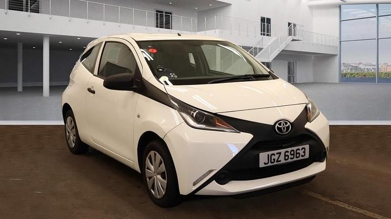 White Used 2018 Toyota Aygo Hatchback | £6,400 (Good price) - Image 1/4