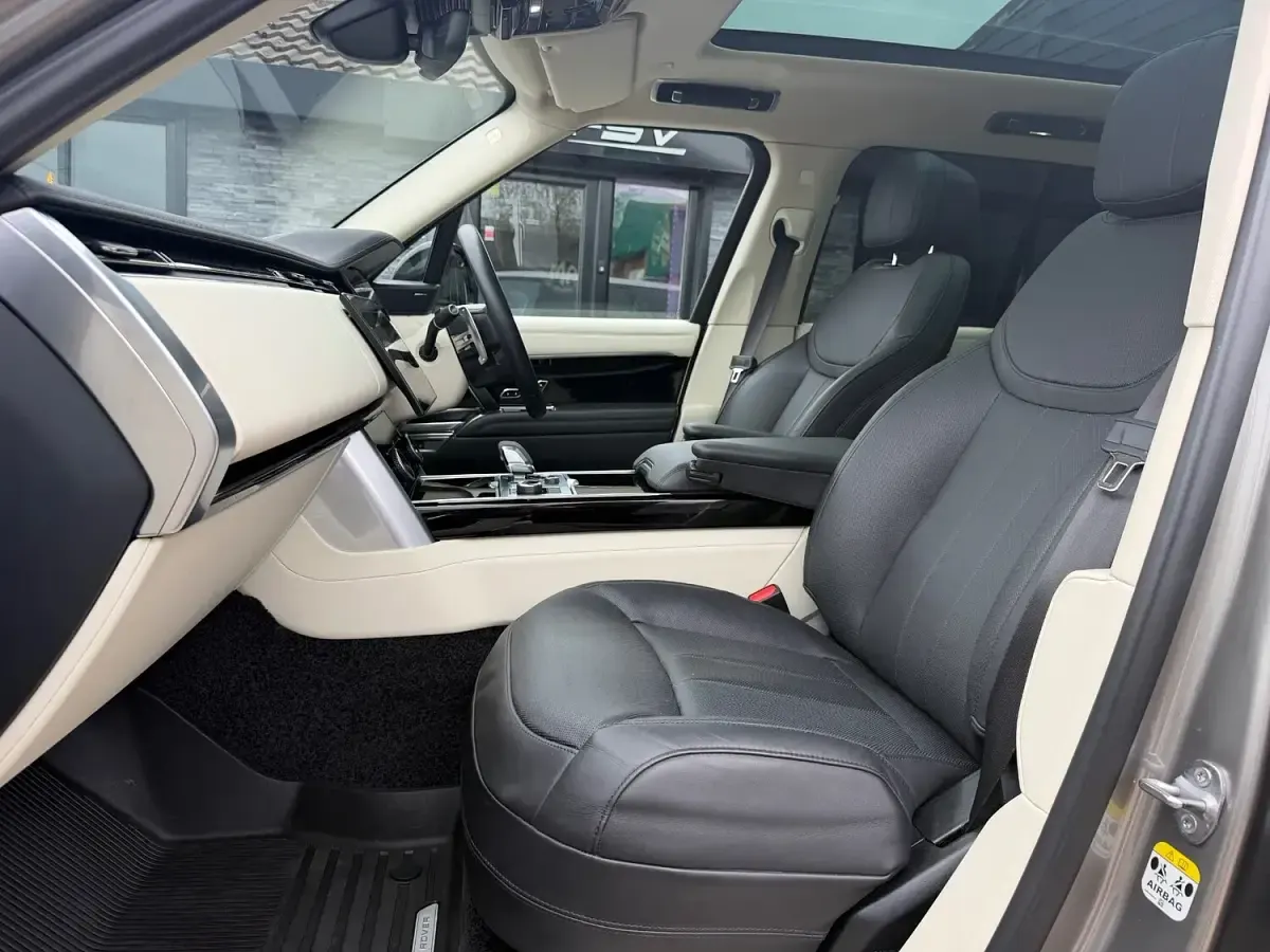 Used Land Rover Range Rover SE 2022 Silicone silver premium metallic SUV