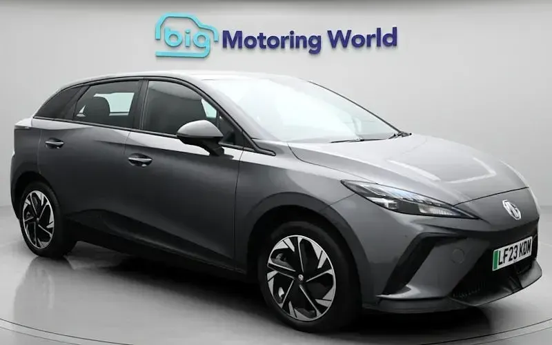 Usado MG MG4 EV SE 319 kW (435 HP) 2023 Cinzento Citadino
