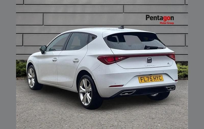 Used Seat Leon FR 200 HP (147 kW) 2025 White Hatchback