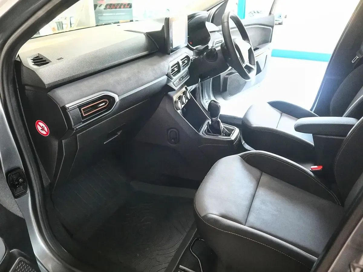 Used Dacia Jogger Extreme 141 HP (103 kW) 2024 Grey MPV