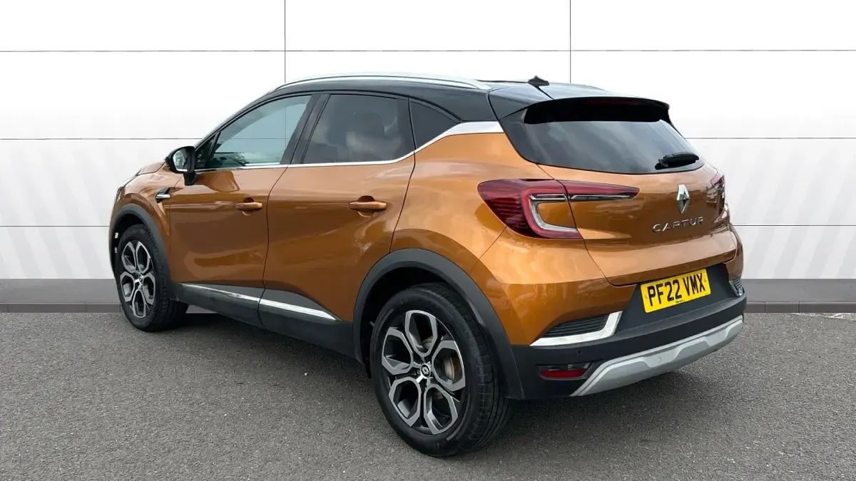 Used Renault Captur SE 91 HP (66 kW) 2022 Orange/black SUV