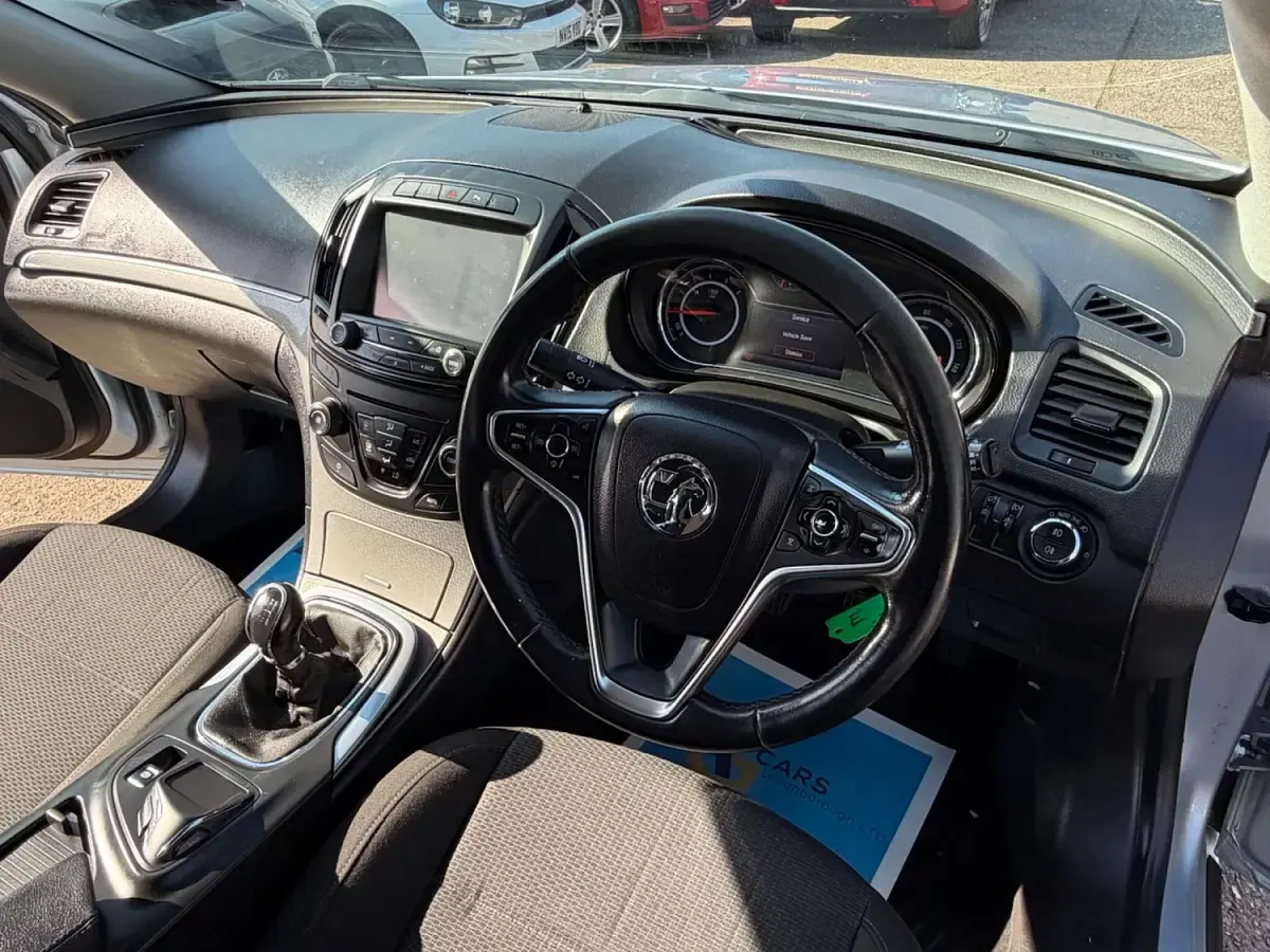 Used Vauxhall Insignia Design Edition 163 HP (119 kW) 2014 Silver Estate