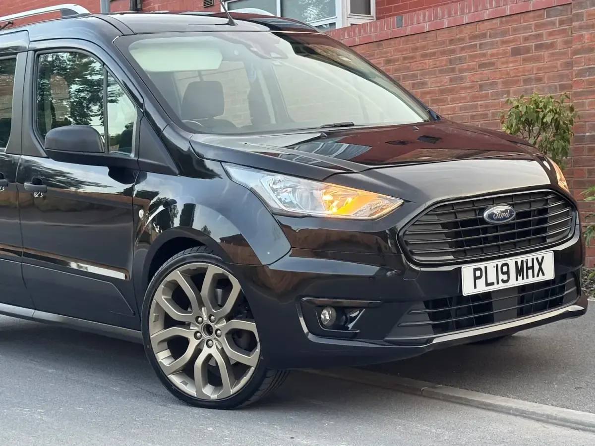 Used Ford Grand Tourneo Connect Zetec 120 HP (88 kW) 2019 Black MPV