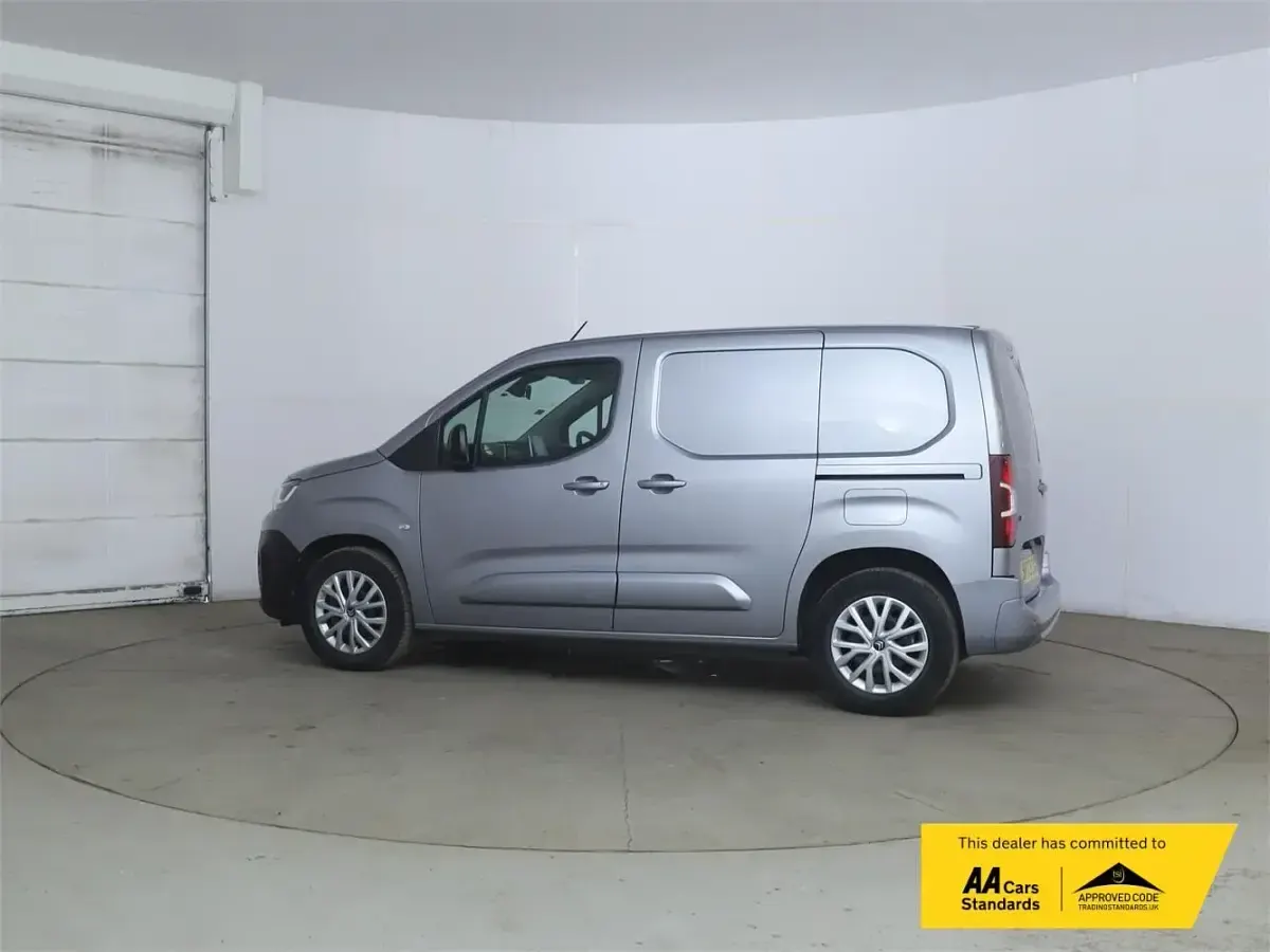 Usado Citroën e-Berlingo 100 kW (136 HP) 2023 Cinzento Monovolume