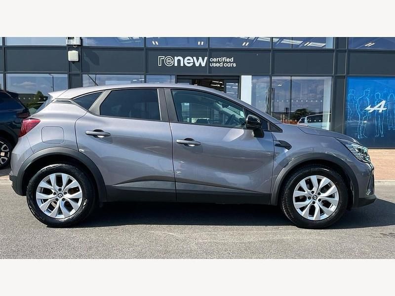Second-hand Renault Captur Iconic 91 CP (66 kW) 2022 Gri SUV
