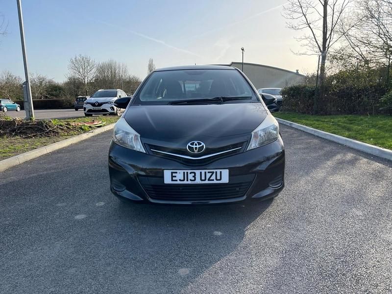 Used Toyota Yaris Multidrive S 101 HP (74 kW) 2013 Black Hatchback