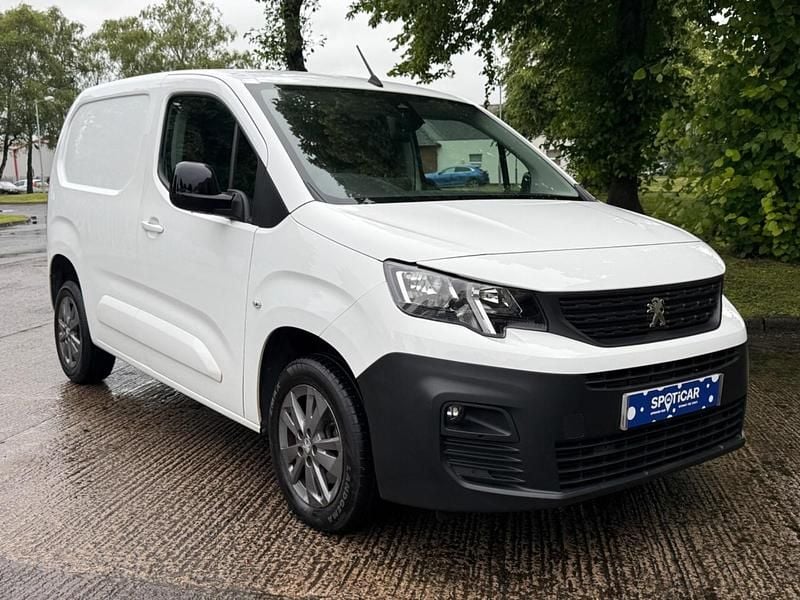 Used Peugeot Partner Premium 131 HP (96 kW) 2022 White MPV