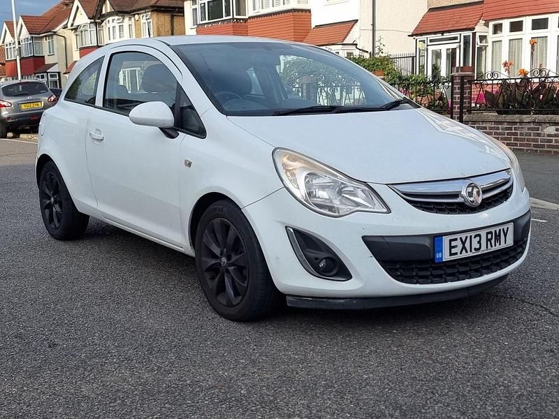 White Used 2013 Vauxhall Corsa Hatchback | £1,000 (Fair price) - Image 1/4