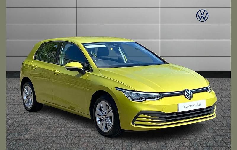 Used VW Golf VIII Life 110 HP (80 kW) 2021 Yellow Hatchback