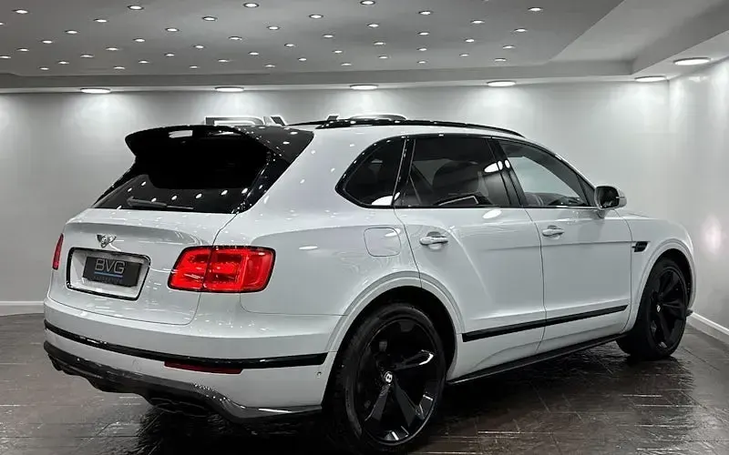 Used Bentley Bentayga 550 HP (404 kW) 2019 Grey SUV