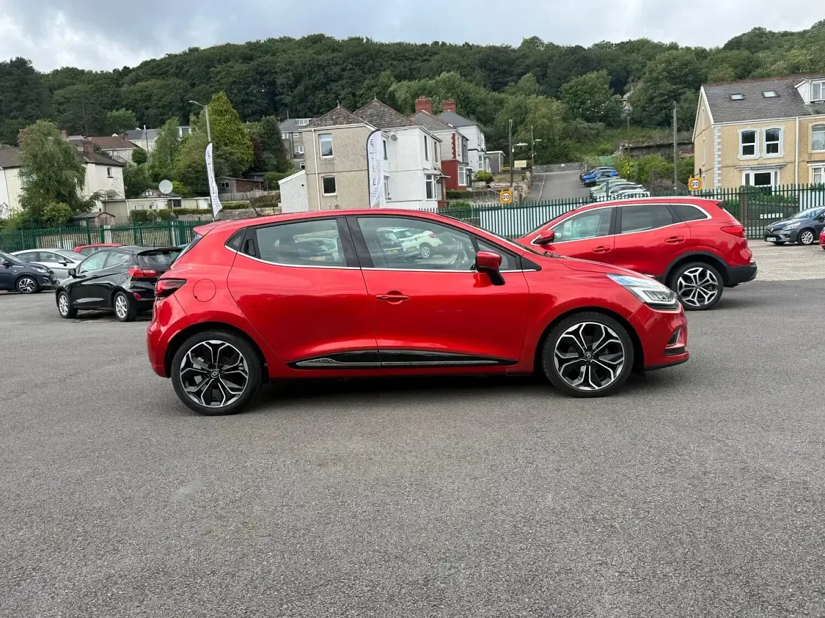 Used Renault Clio IV Dynamique 90 HP (66 kW) 2017 Red Hatchback