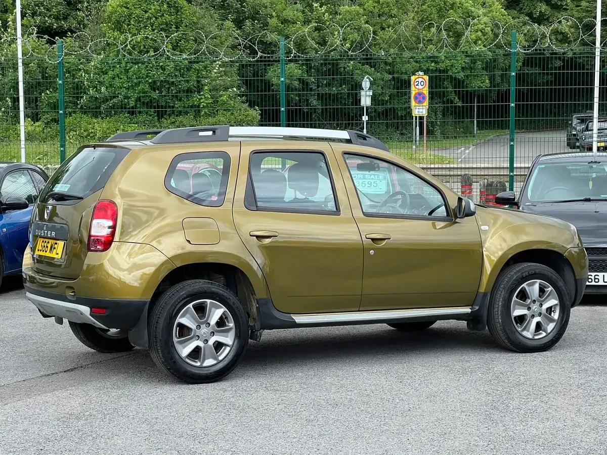 Used Dacia Duster Lauréate 125 HP (91 kW) 2016 Green SUV
