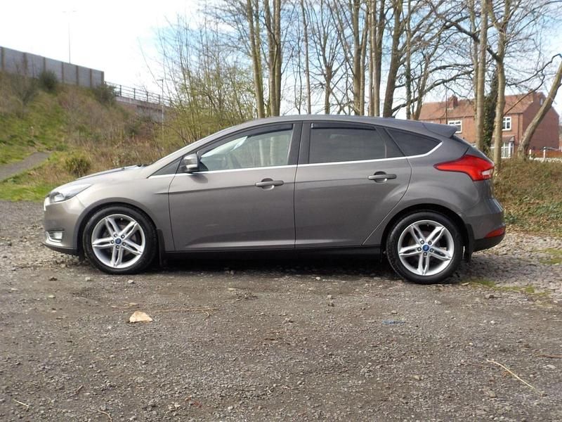 Used Ford Focus Titanium 115 HP (84 kW) 2015 Brown Hatchback