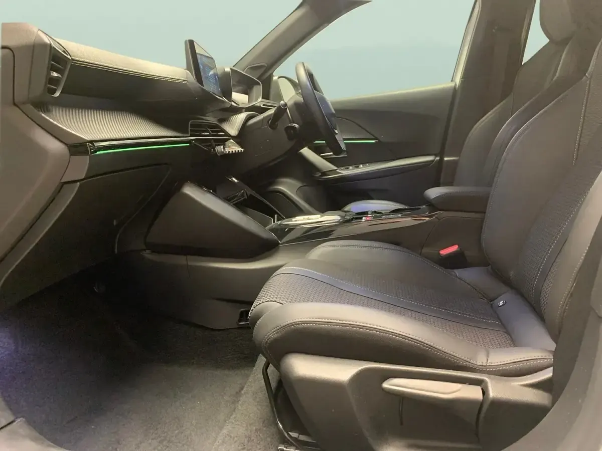 Used Peugeot 2008 GTi 100 kW (136 HP) 2023 White SUV