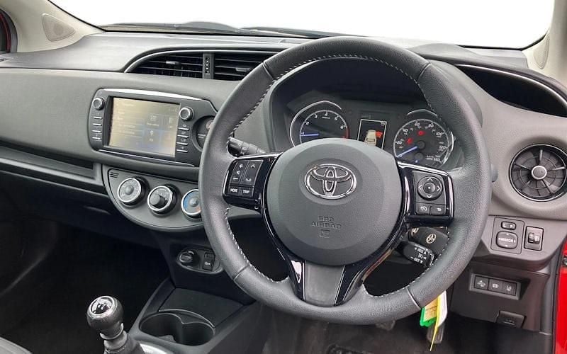 Used Toyota Yaris 111 HP (81 kW) 2019 Red Hatchback