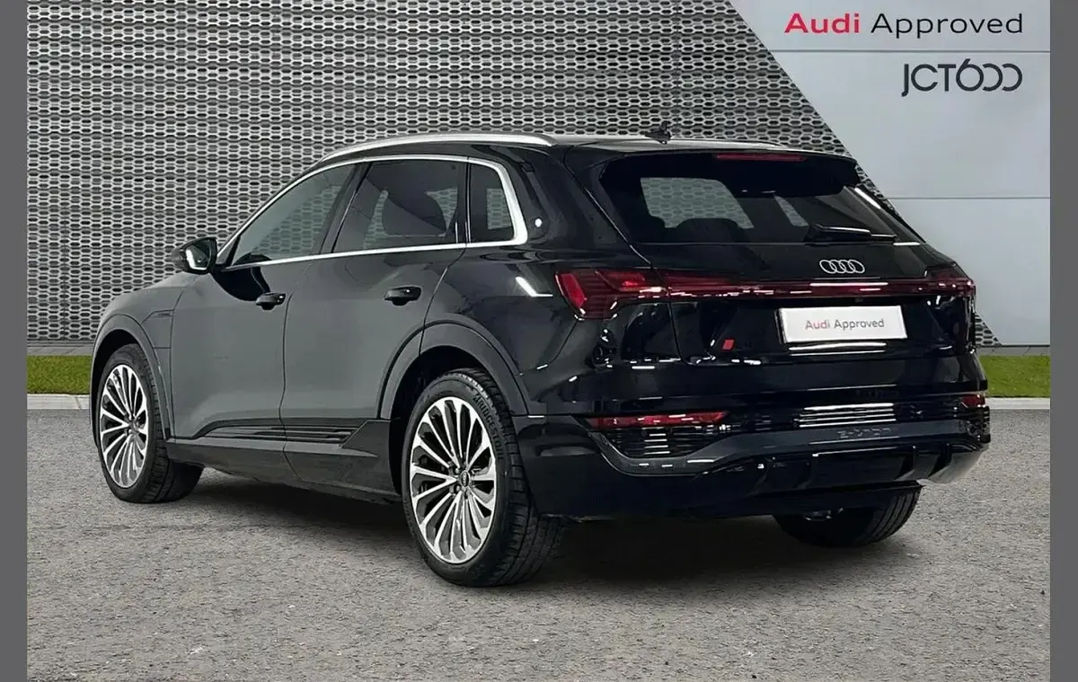 Usado Audi Q8 e-tron S-Line 250 kW (340 CV) 2023 Negro SUV